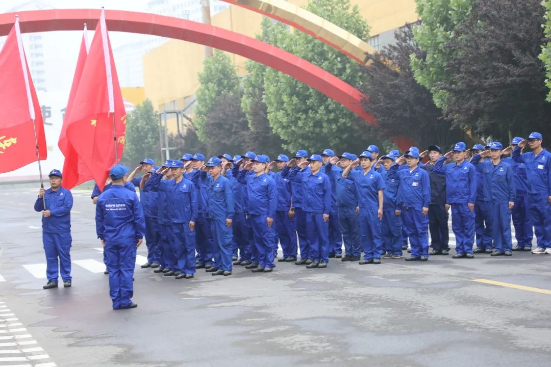 衛(wèi)輝市第一支企業(yè)民兵連成立！